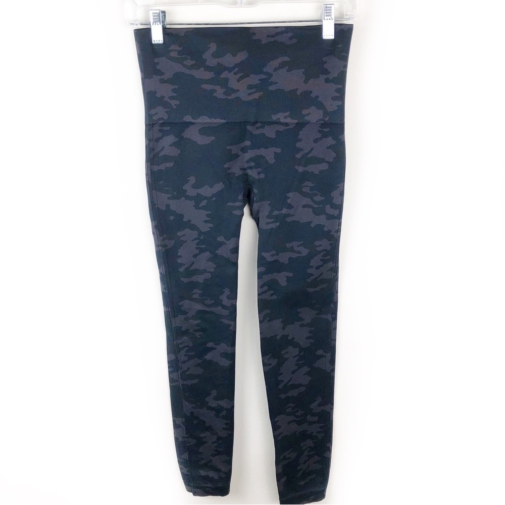 Spanx Look at Me Now seamless camo cropped leggings size: L